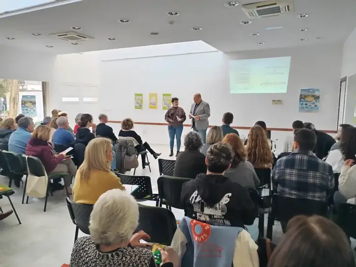 Ponencia ante las familias asistentes a un curso formativo en TCA